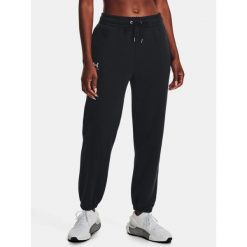 Spodnie treningowe damskie Under Armour Essential Fleece Joggers. Czarne spodnie dresowe damskie Under Armour, bez wzorów, sportowe. Za 270.05 zł.