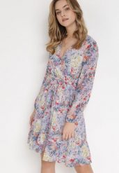 Jasnofioletowa Sukienka Sylena. Fioletowe sukienki damskie Born2be, l, z aplikacjami, z materiału, bez kołnierzyka, bez ramiączek, mini, kopertowe. Za 109.99 zł.