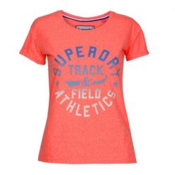 Koszulka turystyczna damska Superdry Trackster. Czerwone koszulki sportowe damskie Superdry, bez wzorów, z bawełny, bez ramiączek. W wyprzedaży za 70.00 zł.