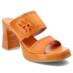 Pomarańczowe Klapki Hispanitas Stylowe Obuwie Damskie. Brązowe klapki damskie Hispanitas, na lato, z aplikacjami, eleganckie, bez obcasa, na obcasie, bez zapięcia. Za 499.00 zł.