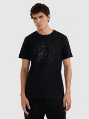 4F T-shirt regular z nadrukiem męski - czarny L. Czarne t-shirty męskie 4F, l, bez wzorów, z materiału, bez kołnierzyka, bez ramiączek. Za 59.99 zł.