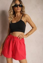 Czerwone Dresowe Szorty High Waist z Gumką w Talii Narefia. Czerwone szorty damskie Renee, w ażurowe wzory, z dresówki, eleganckie, z podwyższonym stanem. Za 24.99 zł.