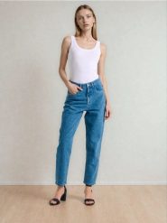 Jeansy mom fit w kropki - niebieski. Niebieskie jeansy damskie Sinsay, bez wzorów, z jeansu. Za 69.99 zł.