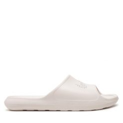 Klapki Nike. Czerwone klapki damskie Nike, bez wzorów, bez obcasa, bez zapięcia. Za 129.99 zł.
