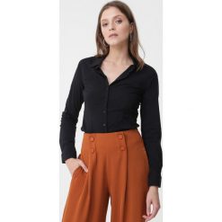 Czarna Koszula Jessie. Czarne koszule damskie Born2be, l, bez wzorów, z dzianiny, bez kołnierzyka, bez ramiączek. Za 59.99 zł.