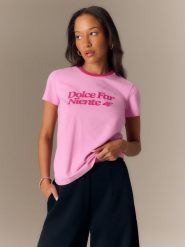 4F T-shirt regular z nadrukiem damski - różowy XS. Czerwone t-shirty damskie 4F, l, bez wzorów, z materiału, bez kołnierzyka, bez ramiączek. Za 59.99 zł.