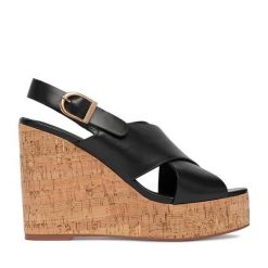 Sandały Badura. Czarne sandały damskie Badura, bez wzorów, bez obcasa, na koturnie, bez zapięcia. Za 229.99 zł.