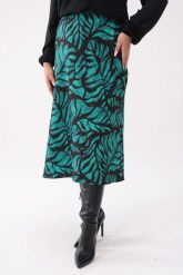 Elegancka zielona spódnica Tigra PLUS SIZE XXL OVERSIZE. Zielone spódnice damskie Moda Size Plus Iwanek, na co dzień, plus size, bez wzorów, z elastanu, eleganckie, plus size, midi, dopasowane. W wyprzedaży za 149.90 zł.