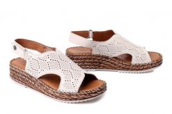 MANITU 910328-81 offwhite, sandały damskie. Brązowe sandały damskie Manitu, bez wzorów, ze skóry, bez obcasa, na koturnie, bez zapięcia. Za 269.90 zł.