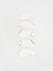 Skarpetki stopki 5 pack - złamana biel. Skarpetki damskie Reserved, bez wzorów. W wyprzedaży za 39.99 zł.