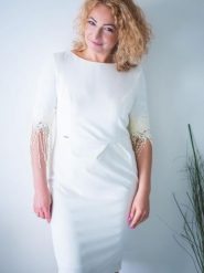 Sukienka Model Jasmine Ecru - Jersa. Sukienki damskie Jersa, na co dzień, plus size, bez wzorów, bez kołnierzyka, plus size, bez ramiączek, ołówkowe. Za 472.54 zł.