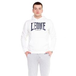 Bluza Leone 1947 Apparel Big Logo z lekkiej bawełny. Białe bluzy męskie LEONE 1947 APPAREL, bez wzorów, z bawełny, sportowe, bez ramiączek, bez kaptura. W wyprzedaży za 164.19 zł.