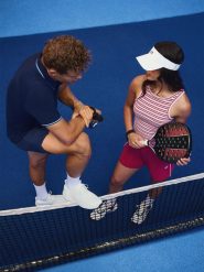4F Top slim z prążkowanej dzianiny damski - różowy L. Czerwone koszulki sportowe damskie 4F, l, bez wzorów, z bawełny, bez ramiączek, tenisowe. Za 59.99 zł.