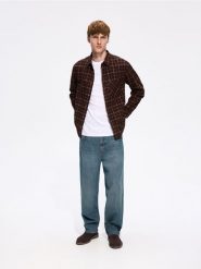 Koszula comfort fit w kratę - brązowy. Brązowe koszule męskie Reserved, l, bez wzorów, z bawełny, bez kołnierzyka, bez ramiączek. Za 139.99 zł.