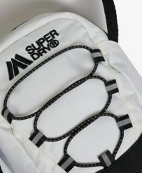 Superdry Outdoor Crossbody Bag – Mała wytrzymała torba na ramię z nylonu –. Białe torby na ramię męskie Superdry, z materiału, na ramię, małe. Za 174.80 zł.