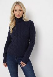 Granatowy Sweter z Golfem w Warkoczowy Splot ze Ściągaczami Maraiwai. Niebieskie swetry nierozpinane damskie Born2be, na jesień, bez wzorów, ze splotem, bez kołnierzyka, bez ramiączek. Za 109.99 zł.