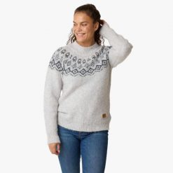 Sweter damski Swedemount Lofoten Wool Knit W. Szare swetry nierozpinane damskie SWEDEMOUNT, bez wzorów, z tkaniny, sportowe, bez kołnierzyka, bez ramiączek. W wyprzedaży za 224.99 zł.