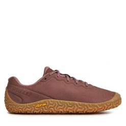 Trekkingi Merrell. Czerwone obuwie trekkingowe damskie Merrell, bez zapięcia. Za 479.99 zł.