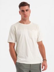 Męski t-shirt z kieszonką LOOSE FIT – biały V8 OM-TSCT-0171 - XXL. Białe t-shirty męskie Ombre Clothing, l, z aplikacjami, z bawełny, bez kołnierzyka, bez ramiączek. W wyprzedaży za 24.99 zł.