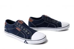 Mustang 26M0211005 jeans, tenisówki i trampki m?skie. Niebieskie trampki męskie Mustang, bez wzorów, z jeansu, sportowe, bez zapięcia. Za 209.90 zł.