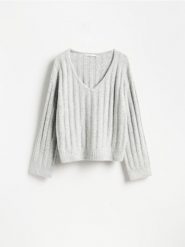 Sweter oversize z domieszką wełny - jasnoszary. Szare swetry nierozpinane damskie Reserved, l, bez wzorów, z dzianiny, bez kołnierzyka, bez ramiączek. Za 129.99 zł.