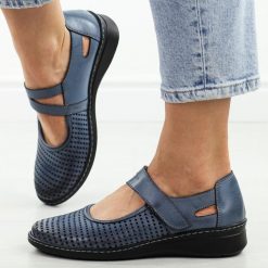Granatowe ażurowe skórzane Polskie półbuty damskie Deoni D125A. Niebieskie półbuty damskie Deoni, na lato, w ażurowe wzory, z jeansu, biznesowe, bez obcasa, na płaskiej podeszwie, bez zapięcia. Za 419.00 zł.