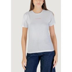 Koszulka crop top Kobieta ONLY ONLALESSIA S/S TEE CS JRS. Brązowe bluzki damskie ONLY, s, bez wzorów, z bawełny, casualowe, bez kołnierzyka, bez ramiączek. Za 107.05 zł.