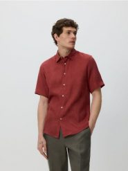 Lniana koszula slim fit - bordowy. Czerwone koszule męskie Reserved, l, bez wzorów, z tkaniny, bez kołnierzyka, bez ramiączek. Za 159.99 zł.