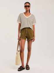 Szorty damskie z surowym wykoŅczeniem khaki Gusti 303. Zielone szorty damskie BIG STAR, bez wzorów, z jeansu, boho. W wyprzedaży za 119.99 zł.