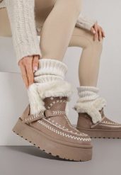 Ciemnobeżowe Śniegowce na Grubej Podeszwie Ozdobione Haftowanym Motywem i Futerkiem Caretusa. Brązowe śniegowce damskie Born2be, z jeansu, bez zapięcia. Za 109.99 zł.