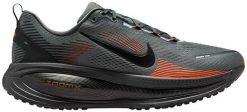 Buty Nike AIR ZOOM VOMERO 18 (HM6803 011) 42.5. Buty sportowe męskie Nike, bez wzorów, bez zapięcia. Za 660.45 zł.