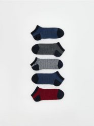 Krótkie skarpetki 5 pack - granatowy. Niebieskie skarpety męskie Reserved, bez wzorów. W wyprzedaży za 39.99 zł.