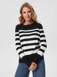 Sweter w paski - czarny. Czarne swetry nierozpinane damskie Sinsay, l, bez wzorów, ze skóry, bez kołnierzyka, bez ramiączek. Za 49.99 zł.