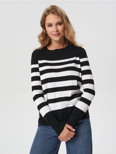 Sweter w paski - czarny. Czarne swetry nierozpinane damskie Sinsay, l, bez wzorów, ze skóry, bez kołnierzyka, bez ramiączek. Za 49.99 zł.