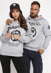Jasnoszara Bluza z Nadrukiem i Kapturem Caladara. Szare bluzy męskie Born2be, m, bez wzorów, z dzianiny, bez ramiączek, z kapturem. Za 74.99 zł.