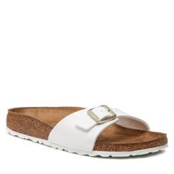 Klapki Birkenstock. Białe klapki damskie Birkenstock, bez wzorów, bez obcasa, bez zapięcia. Za 399.99 zł.