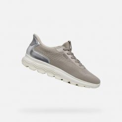 Buty GEOX D SPHERICA PLUS Szary. Szare obuwie trekkingowe damskie Geox, z syntetyku, bez zapięcia. Za 459.80 zł.
