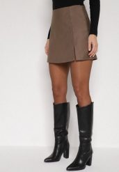 Beżowe Spódnico-Szorty Krótkie z Rozcięciem na Boku Irindel. Brązowe szorty damskie Born2be, bez wzorów, z wiskozy, eleganckie, z podwyższonym stanem. Za 99.99 zł.