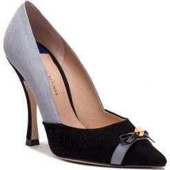 Szpilki STUART WEITZMAN - Winn 105 YL96072 Black Istanbul. Czarne szpilki damskie Stuart Weitzman, z aplikacjami, ze skóry, ze szpiczastym noskiem, bez obcasa, na obcasie, bez zapięcia. W wyprzedaży za 1,019.00 zł.