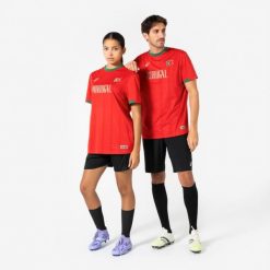 Koszulka piłkarska dla kibiców Portugalia 2026. Czerwone bluzki damskie KIPSTA, m, bez wzorów, z materiału, sportowe, bez kołnierzyka, bez ramiączek. Za 44.99 zł.