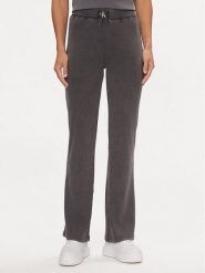 Calvin Klein Jeans Spodnie dresowe J20J223126 Szary Regular Fit. Szare spodnie dresowe damskie Calvin Klein Jeans, bez wzorów, z bawełny. Za 409.99 zł.