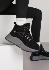 Czarne Sportowe Sneakersy Śniegowce Vices na Grubej Podeszwie Nellsana. Czarne obuwie sportowe damskie Born2be, z aplikacjami, z jeansu, bez zapięcia. Za 119.99 zł.
