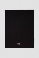 CALVIN KLEIN Czarny damski szalik z różowym logo. Czarne szaliki damskie Calvin Klein, bez wzorów. W wyprzedaży za 169.99 zł.