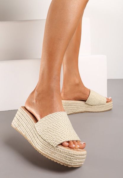 Złote Casualowe Klapki na Koturnie i Platformie w Stylu Boho Moonula. Żółte klapki damskie Renee, na lato, bez wzorów, boho, bez obcasa, na koturnie, bez zapięcia. Za 89.99 zł.