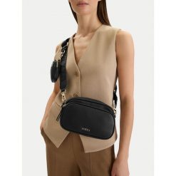 Torebka MEXX. Czarne listonoszki damskie Mexx, bez wzorów, bez dodatków. Za 169.99 zł.