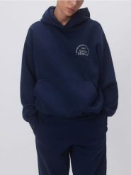 Bluza z haftowanym napisem - granatowy. Niebieskie bluzy damskie Reserved, l, bez wzorów, z bawełny, bez ramiączek, bez kaptura. Za 119.99 zł.