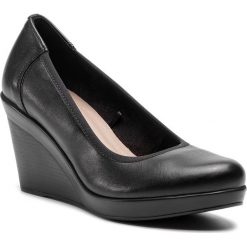 Półbuty LASOCKI - 110-02 Black 1. Czarne półbuty damskie Lasocki, bez wzorów, z materiału, bez obcasa, na koturnie, bez zapięcia. Za 179.99 zł.