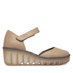 Półbuty Fly London. Brązowe półbuty damskie Fly London, bez wzorów, bez obcasa, na koturnie, bez zapięcia. Za 547.99 zł.