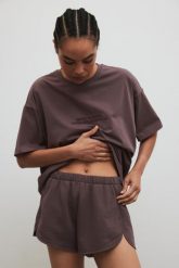 Szorty z dzianiny dresowej w kolorze PURPLE TAUPE - HOMEY-L. Fioletowe szorty damskie Marsala, bez wzorów, z bawełny. Za 239.90 zł.