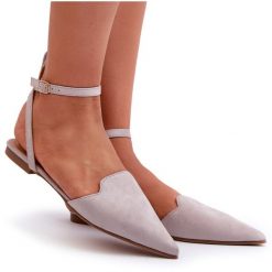 Wiązane Baleriny Eko Zamszowe Z Noskami W Szpic Szare Ellesara. Szare balerinki damskie bez wzorów, z zamszu, eleganckie, ze szpiczastym noskiem, bez obcasa, bez zapięcia. Za 79.80 zł.